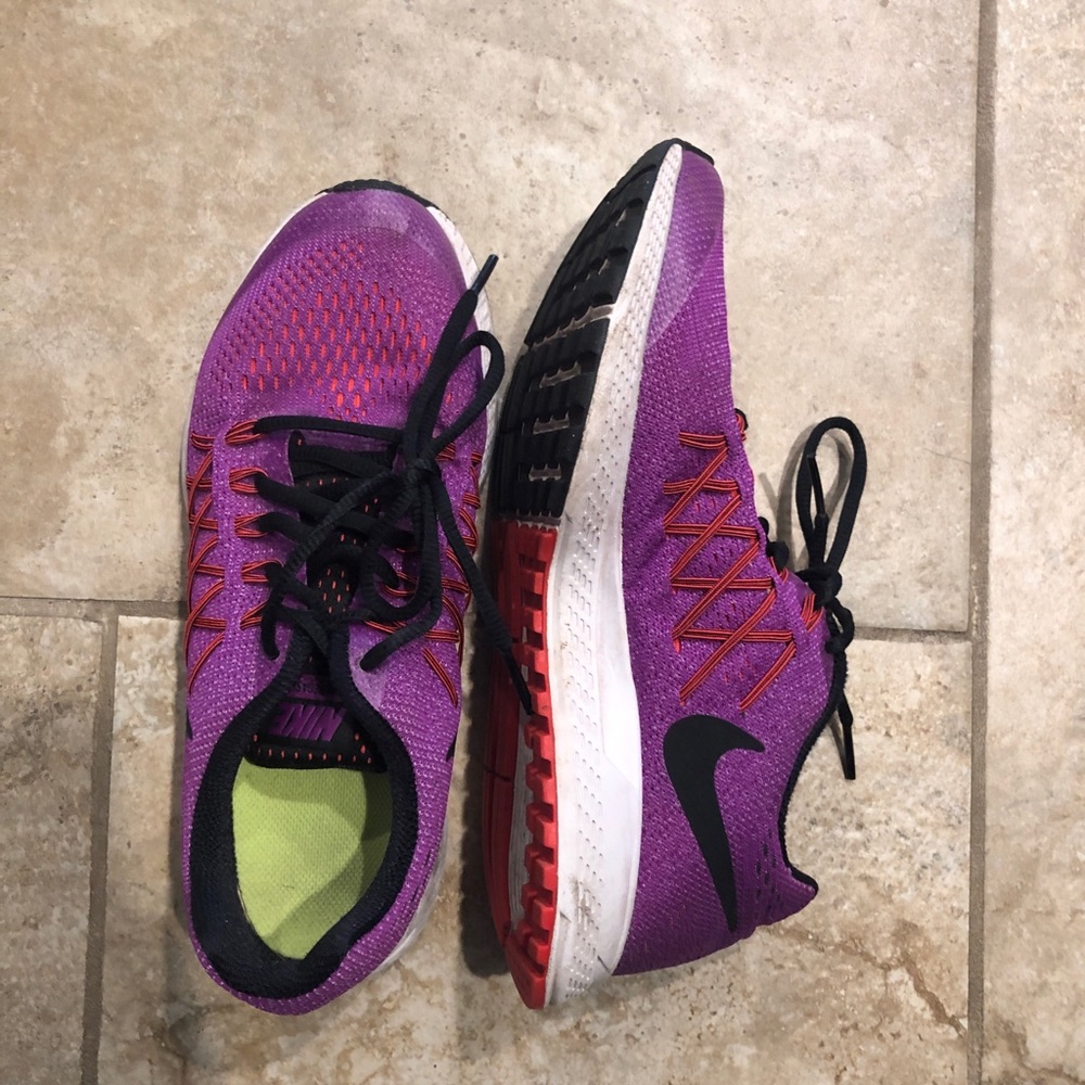 Girls size 5.5 Nikes